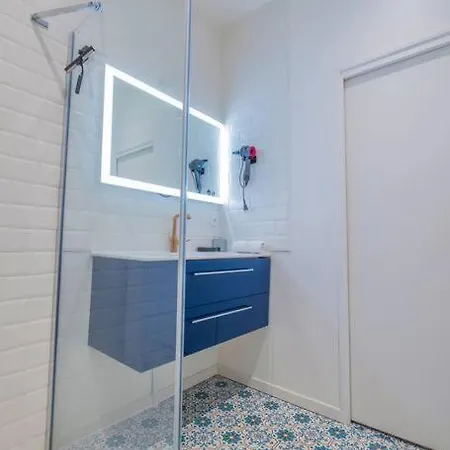 Daire Champagne Sunset