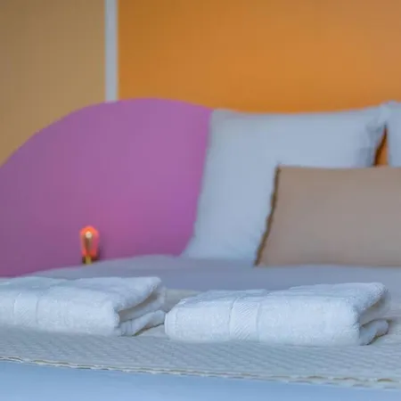 Champagne Sunset Daire