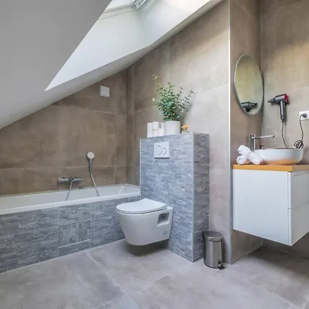 Champagne Sunset Daire